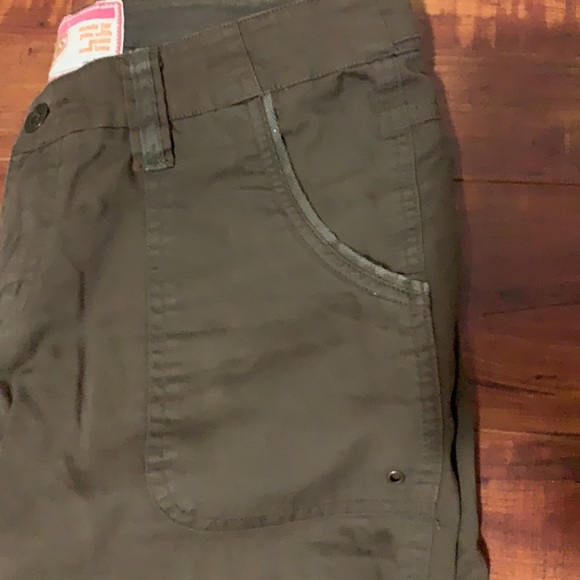 ❤️Roots Capri❤️ - Picture 4 of 5